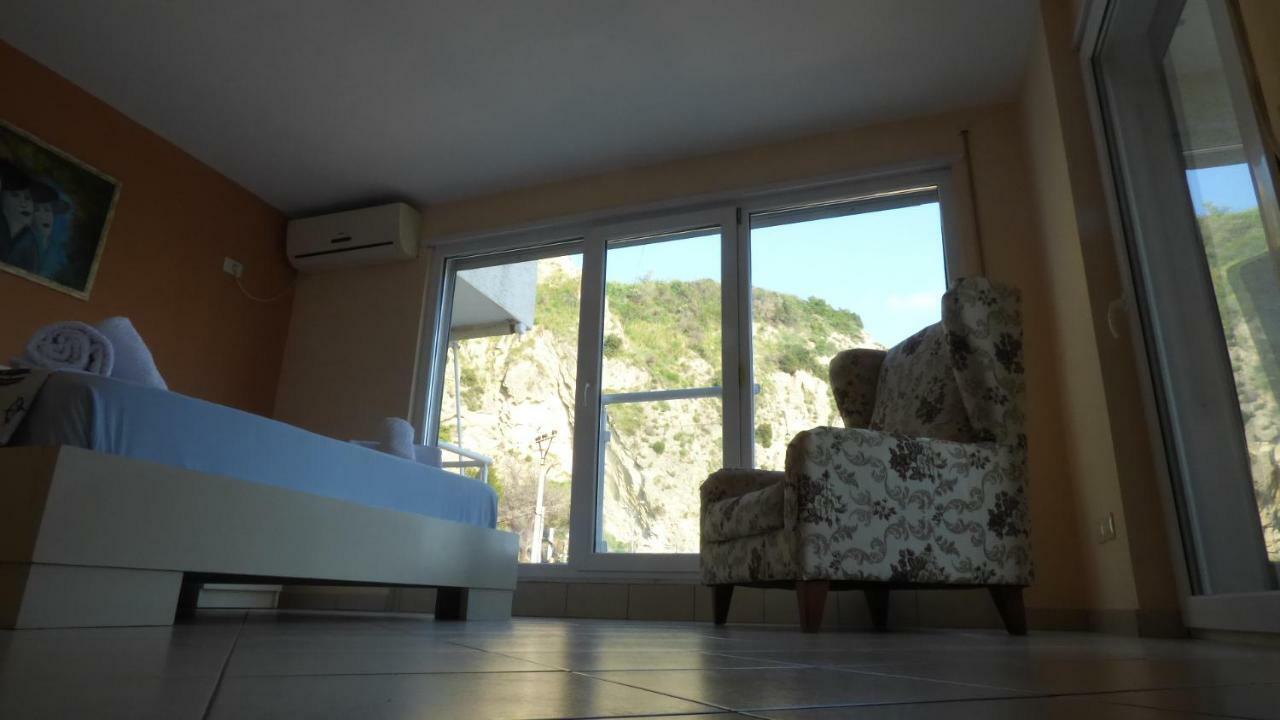 Duplex Lägenhet Durrës Exteriör bild
