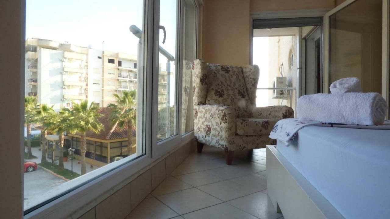 Duplex Lägenhet Durrës Exteriör bild