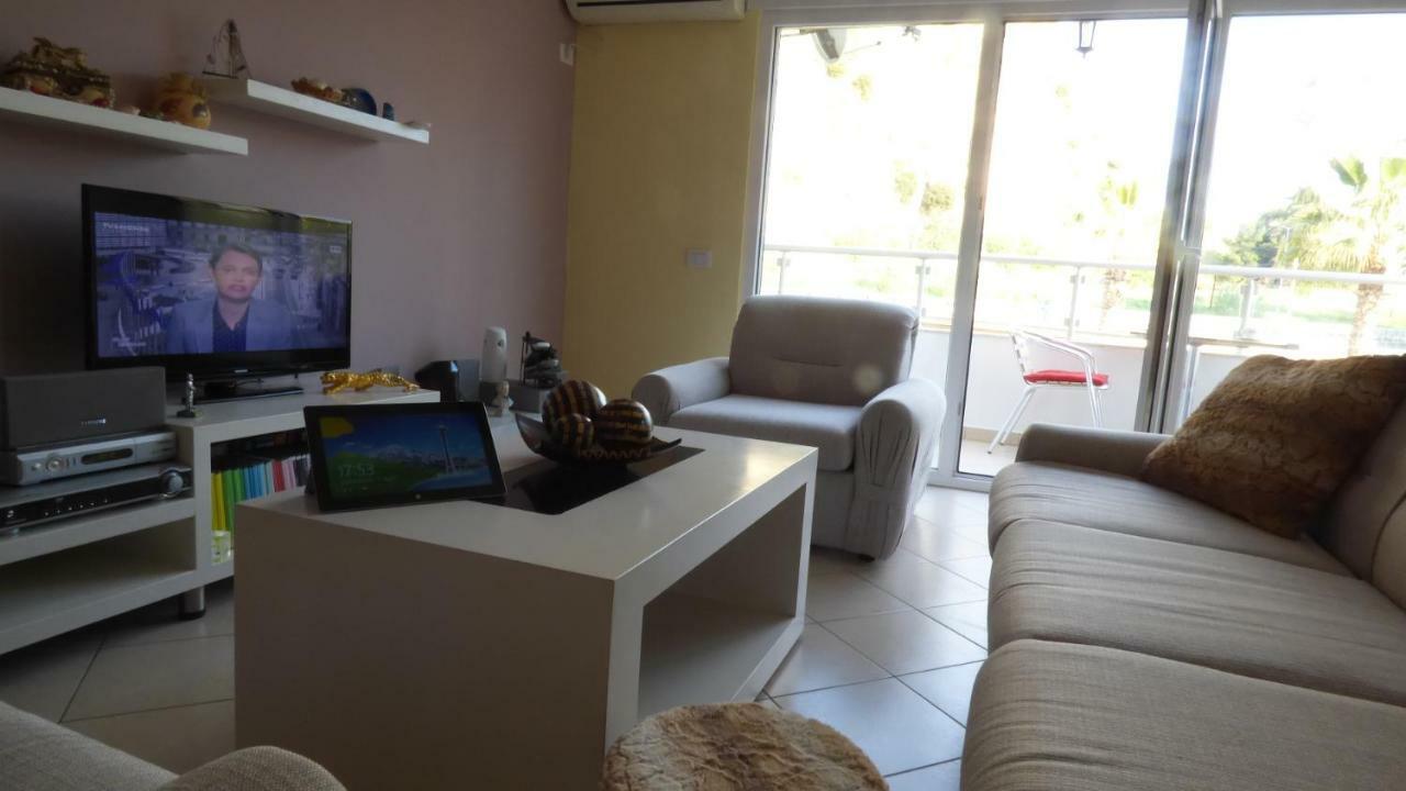 Duplex Lägenhet Durrës Exteriör bild